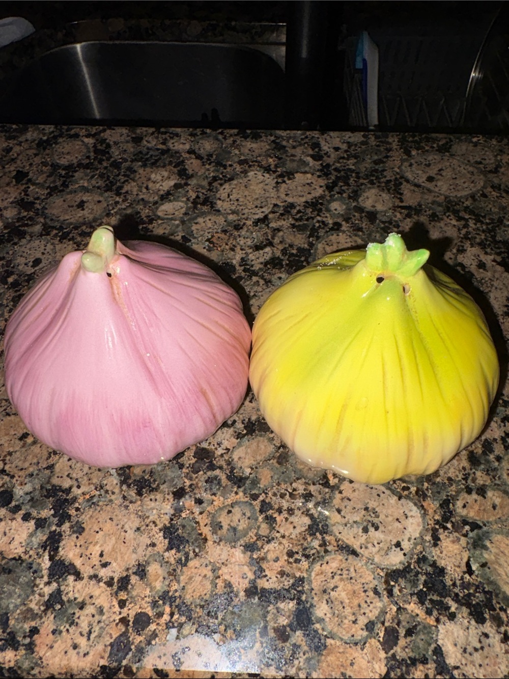Hand-Painted Ceramic Onion shaped Salt & Pepper Shakers - Vintage
